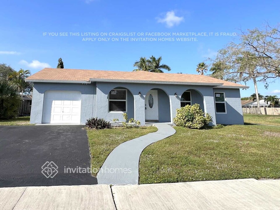 2151 NW 109th Ave in Sunrise, FL - Building Photo