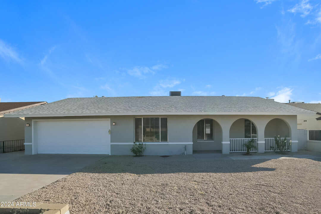 4335 GARDEN Dr in Glendale, AZ - Building Photo