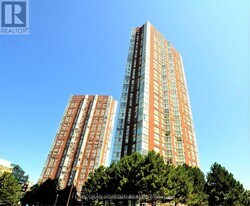 7 Concorde Pl in Toronto, ON - Building Photo