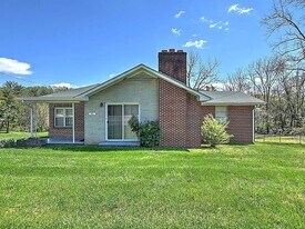 1601 Cherokee Rd in Johnson City, TN - Building Photo