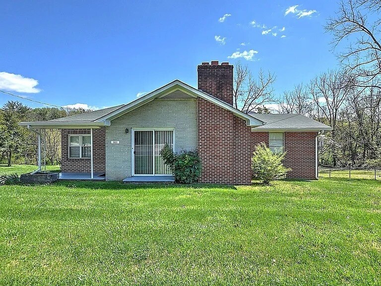 1601 Cherokee Rd in Johnson City, TN - Building Photo