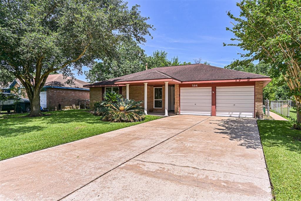 504 Kingsbury Ln in Friendswood, TX - Foto de edificio