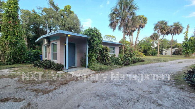240 W Mariana Ave