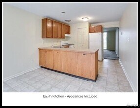 1525 Amherst Manor Dr in Getzville, NY - Foto de edificio - Building Photo