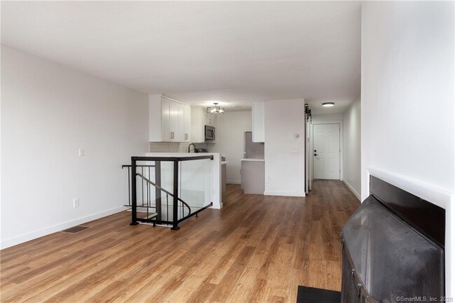 188 Flax Hill Rd, Unit C3