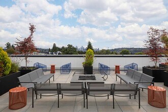 CHRONICLE: Stylish Wallingford Studios wi in Seattle, WA - Building Photo - Building Photo