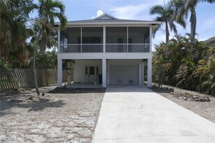 374 Connecticut St in Fort Myers Beach, FL - Building Photo