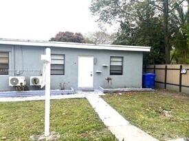 504 N 57th Ave, Unit North in Hollywood, FL - Building Photo