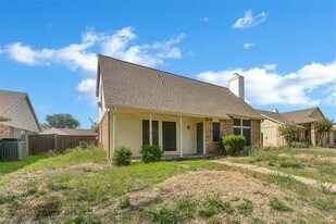 6832 Younger Dr in The Colony, TX - Building Photo