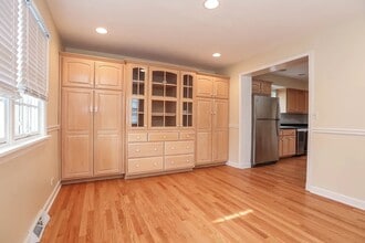 226 S Prospect Ave in Clarendon Hills, IL - Foto de edificio - Building Photo