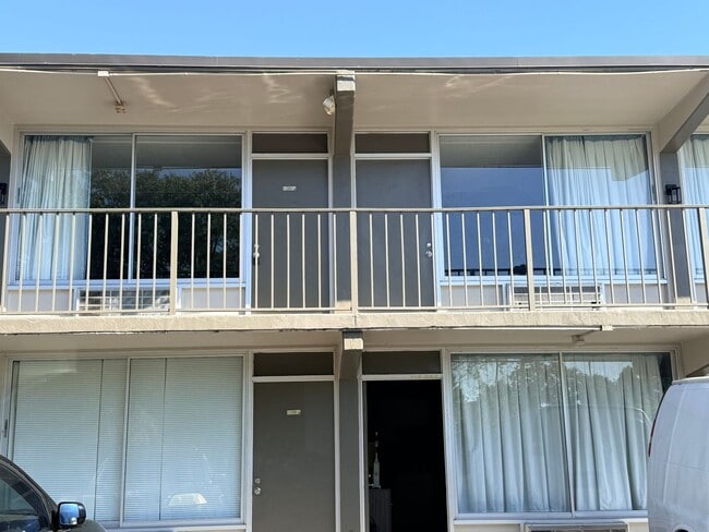 5020 W Irlo Bronson Memorial Hwy