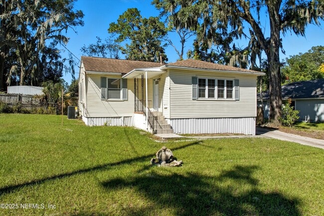 1546 River Hills Cir W in Jacksonville, FL - Building Photo - Building Photo