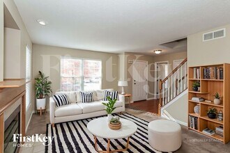 7568 Sycamore Woods Ln in Hamilton, OH - Building Photo - Building Photo