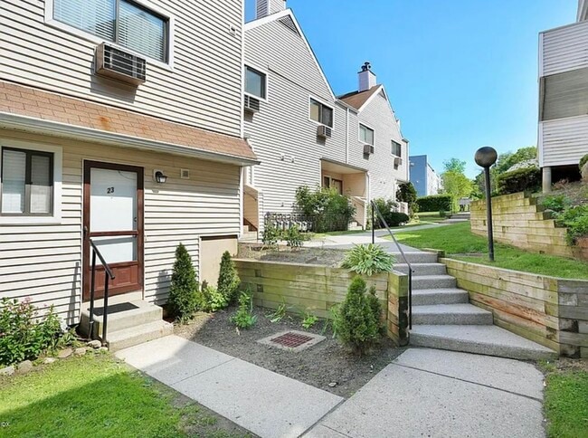 15 Greenwich Ave, Unit 23 in Stamford, CT - Foto de edificio - Building Photo