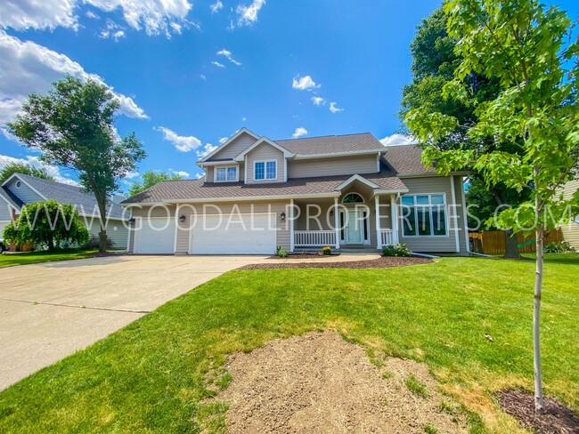 property at 2210 Country Club Blvd