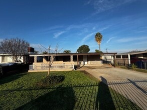 221 K St in Sanger, CA - Building Photo - Building Photo