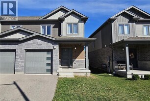 86 Nieson St in Cambridge, ON - Building Photo