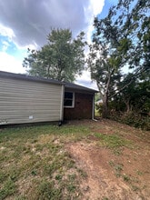 150 E Blue Jay Rd in Louisville, KY - Foto de edificio - Building Photo