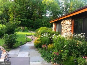 10809 Nicholsridge Rd in Great Falls, VA - Building Photo - Building Photo