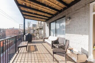 2003 W Superior St in Chicago, IL - Building Photo - Building Photo