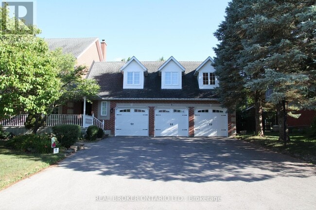 property at 7 Whitebirch Ln