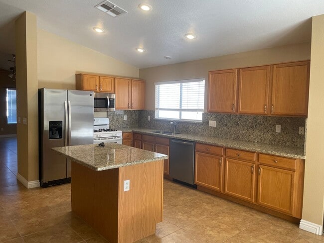 7905 Hollow Pine St in Las Vegas, NV - Building Photo - Building Photo