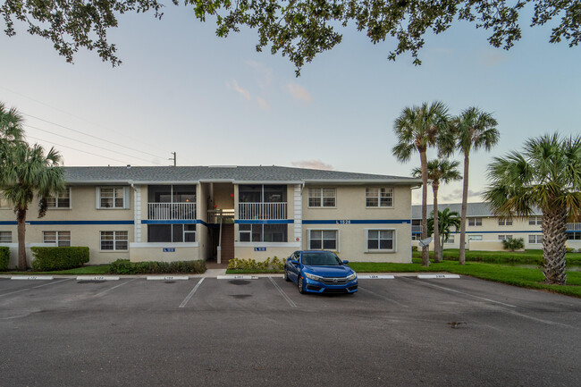 1526 SE Royal Green Cir in Port St. Lucie, FL - Building Photo - Building Photo