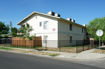 2832 E Grant Ave in Fresno, CA - Building Photo - Building Photo