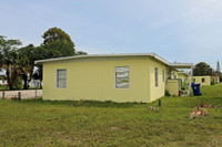 4415-4445 28th Ave in Vero Beach, FL - Foto de edificio - Building Photo