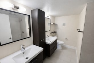 4777 Cedar Springs Rd, Unit 8D in Dallas, TX - Building Photo - Building Photo
