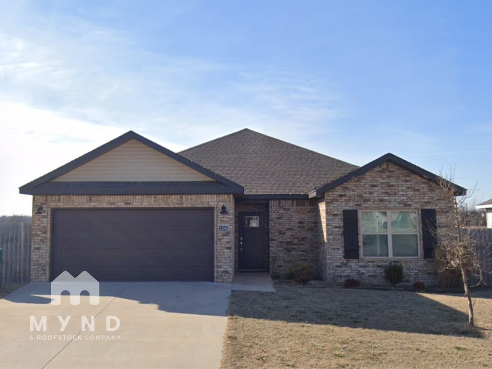 1241 Denver Dr in Centerton, AR - Building Photo
