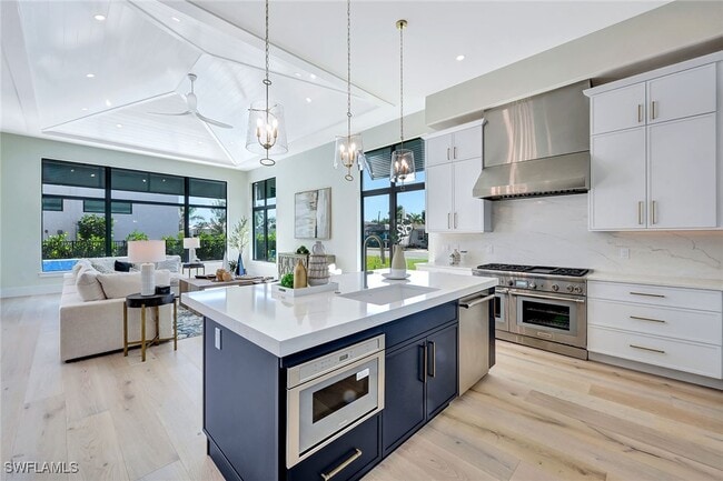 property at 10720 Vanderbilt Dr