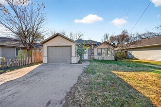 704 E Sycamore St in Sherman, TX - Building Photo - Building Photo