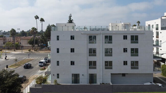 4418 S Slauson Ave, Unit 401 in Los Angeles, CA - Foto de edificio - Building Photo