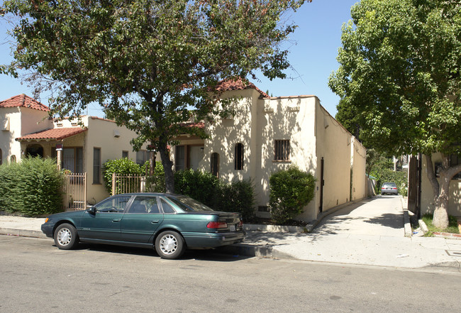 1143 Gordon St in Los Angeles, CA - Building Photo - Building Photo