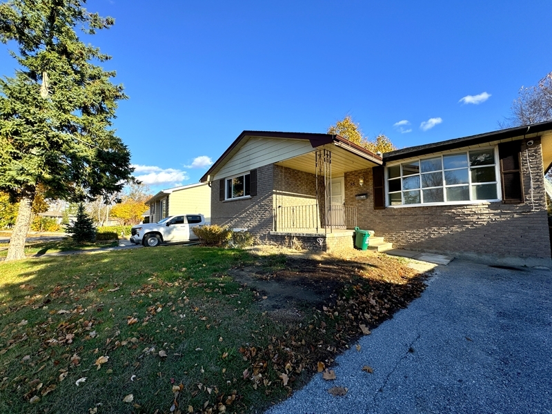 35 Bernick Dr in Barrie, ON - Building Photo