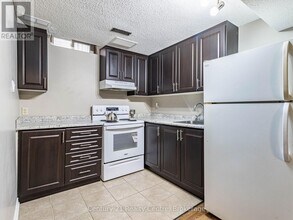 34 Niagara Pl in Brampton, ON - Building Photo - Building Photo