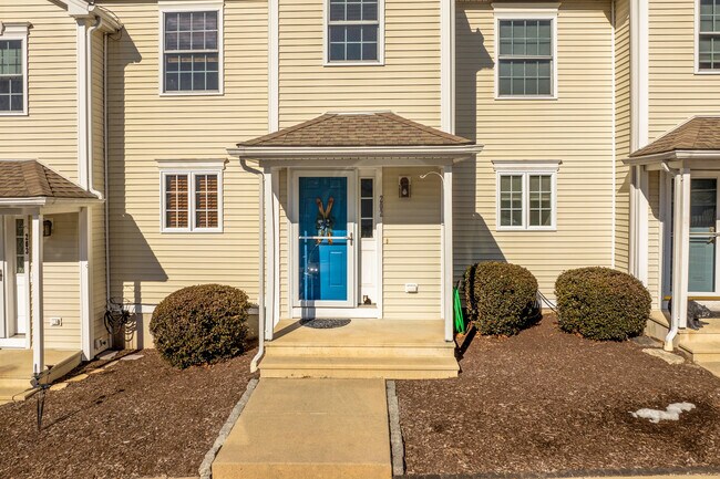 Aspinook View Townhomes in Griswold, CT - Building Photo - Building Photo