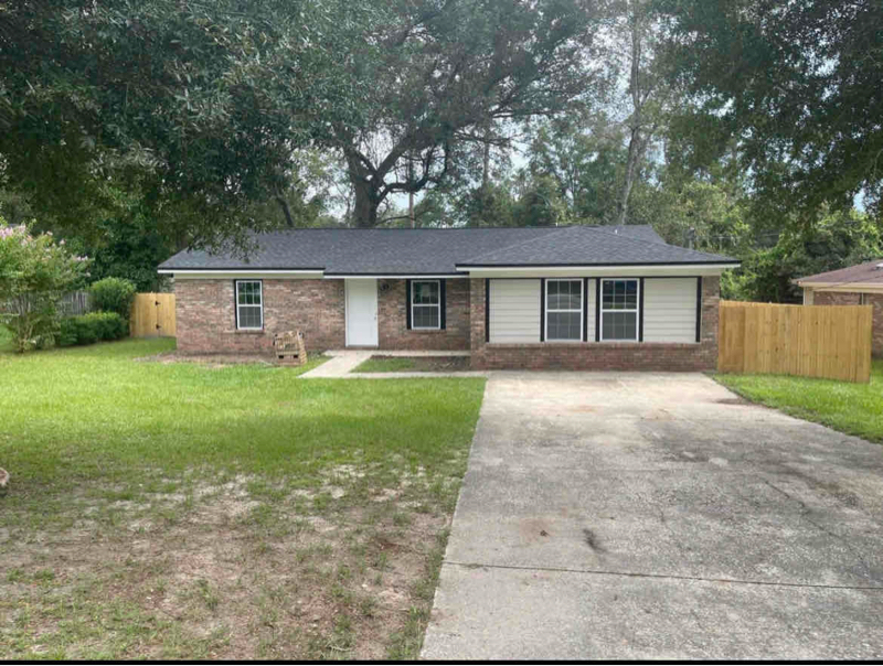 5695 Cypress Cir in Tallahassee, FL - Foto de edificio