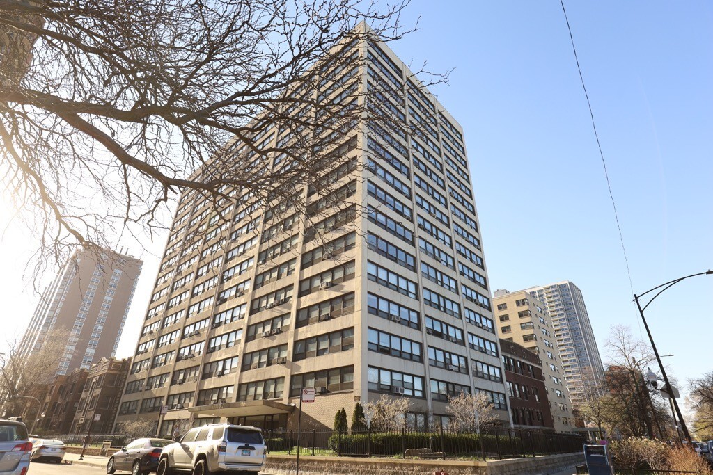 4180 N Marine Dr in Chicago, IL - Building Photo