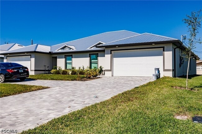 925 SE 14th St in Cape Coral, FL - Building Photo - Building Photo