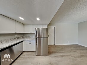 5817 W Robin Ln in Las Vegas, NV - Building Photo - Building Photo