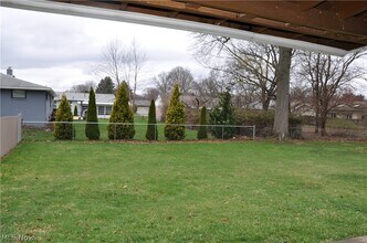 539 Royer Ave NW in North Canton, OH - Building Photo - Building Photo