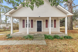 107 Rodeo Ln in Jacksonville, NC - Building Photo - Building Photo