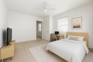 406 NW 7th Ct in Hallandale Beach, FL - Building Photo