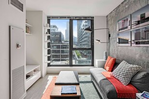 195 W Superior St in Chicago, IL - Building Photo