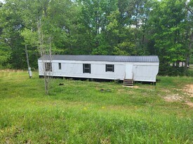 196 Phoenix Dr in Anniston, AL - Building Photo