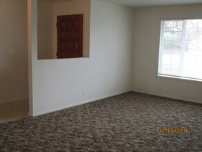 1719 NW Lemans St in Roseburg, OR - Building Photo - Building Photo