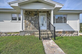 135 Hixon Cir in Greeneville, TN - Building Photo - Building Photo