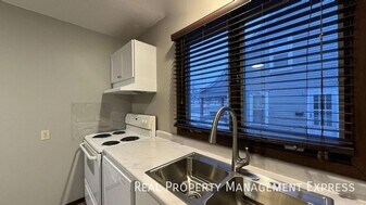 Spacious 1 Bedroom Apartment in Sioux Falls, SD - Building Photo